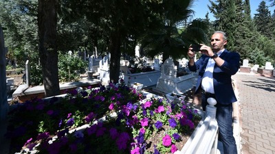 Ziyarete gidemeyenin 'yakınına' bakıyor!