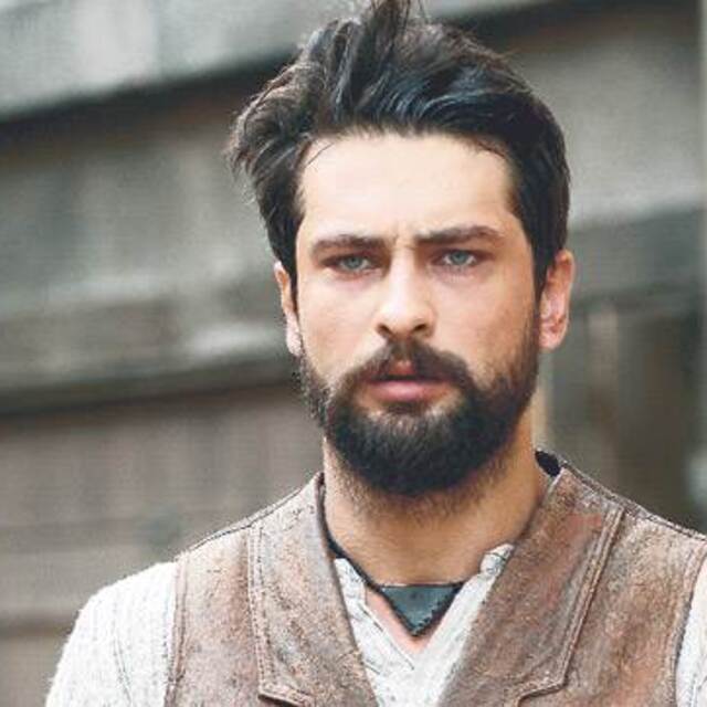 Onur Tuna kimdir?