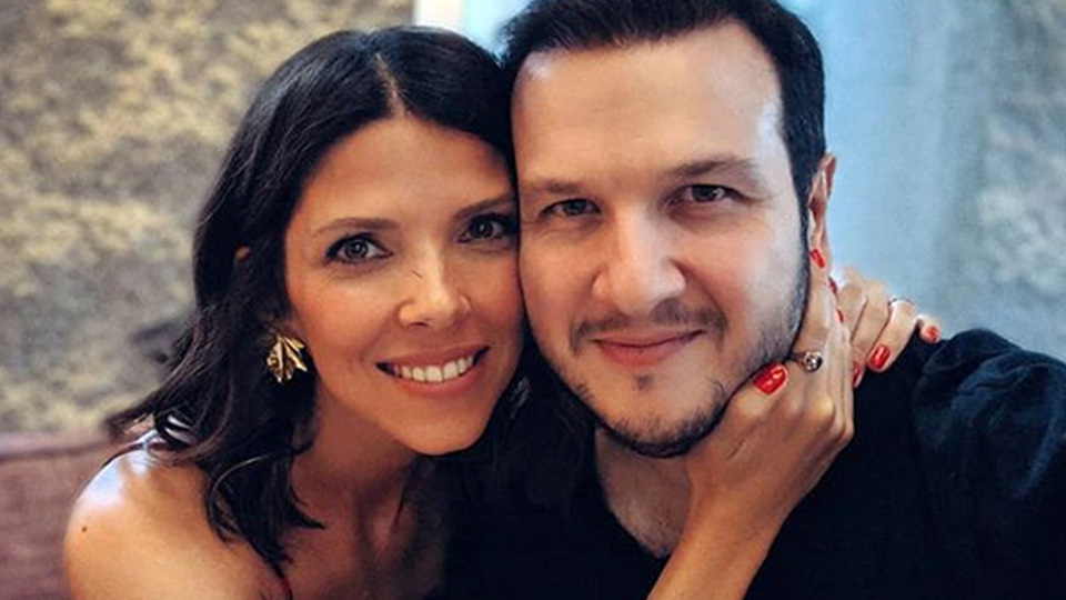 "Zevcem ile berhudarız"