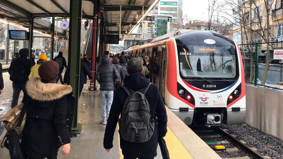 Banliyö hattını kullanan yolcu sayısı 24 milyona yaklaştı