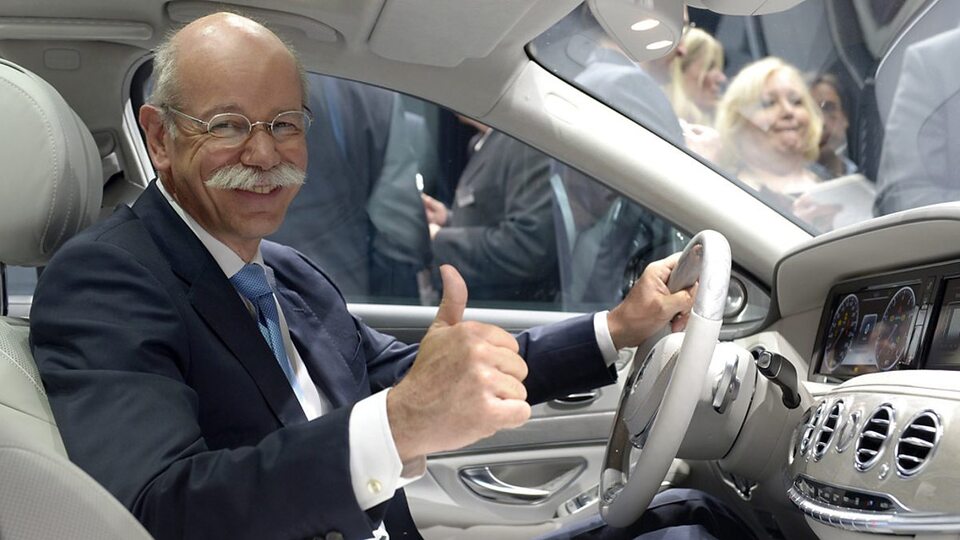 Emekli oldu rakibinin arabasına bindi!