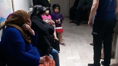 Bebeğiyle dilenen kadının üzerinden çıkan para şoke etti