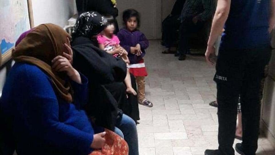 Bebeğiyle dilenen kadının üzerinden çıkan para şoke etti