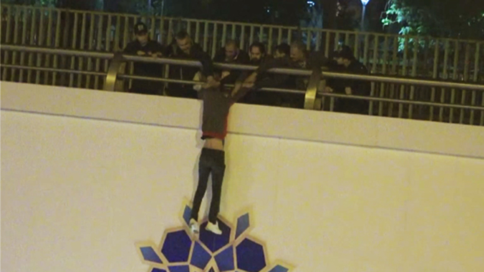 Ankara'da intihar girişimini polisler engelledi