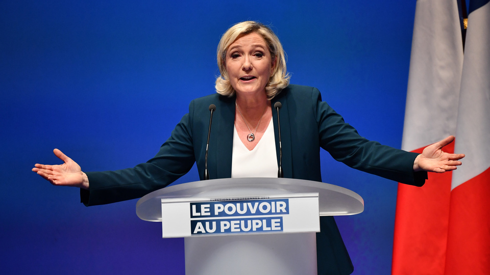 Le Pen'e şok: Parayı geri istediler!