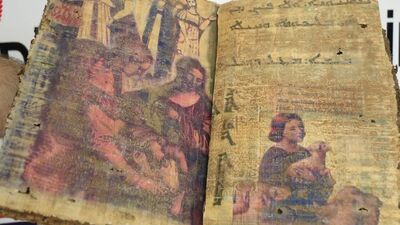 14 asırlık dini kitabı satacaklardı!