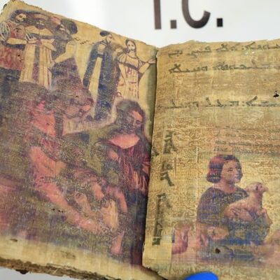 14 asırlık dini kitabı satacaklardı!