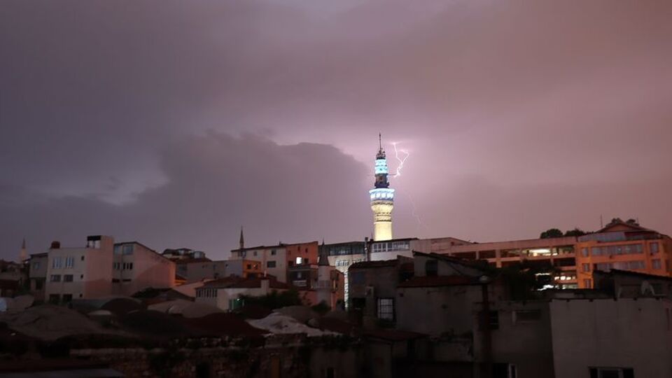 İstanbul güne fırtınayla uyandı!