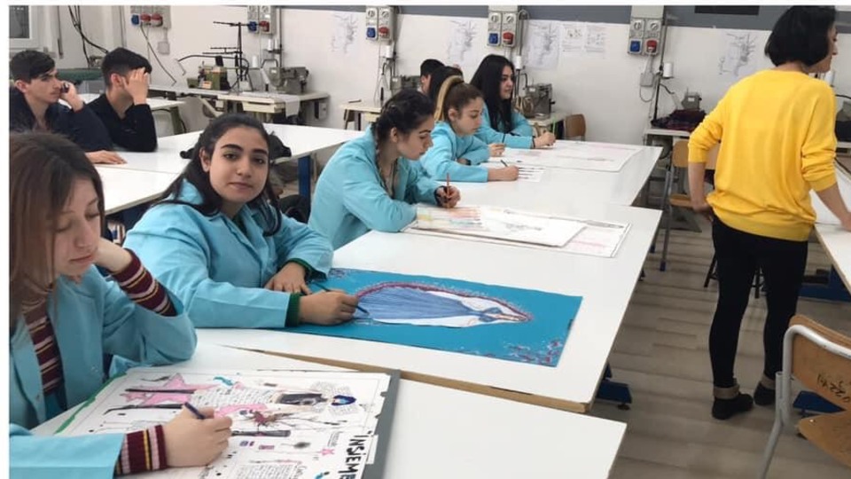 Liseli kızlarımız Avrupa'da mesleki eğitim alıyor