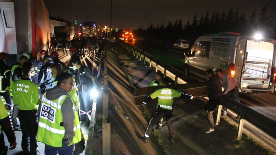 Kocaeli'de zincirleme kaza: 1 ölü, 2 yaralı