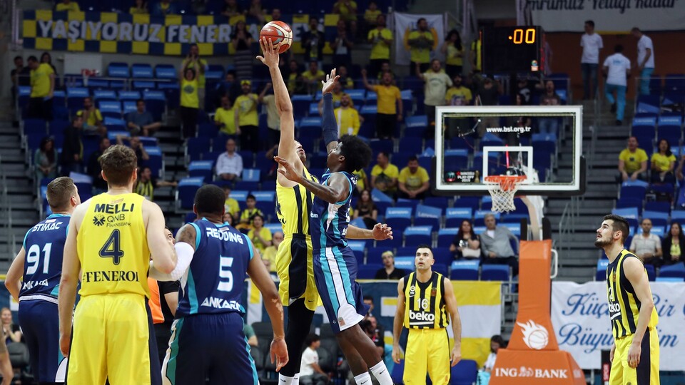 Fenerbahçe tur için sahaya çıkıyor