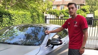 Yıldız futbolcu arabasını satıyor!