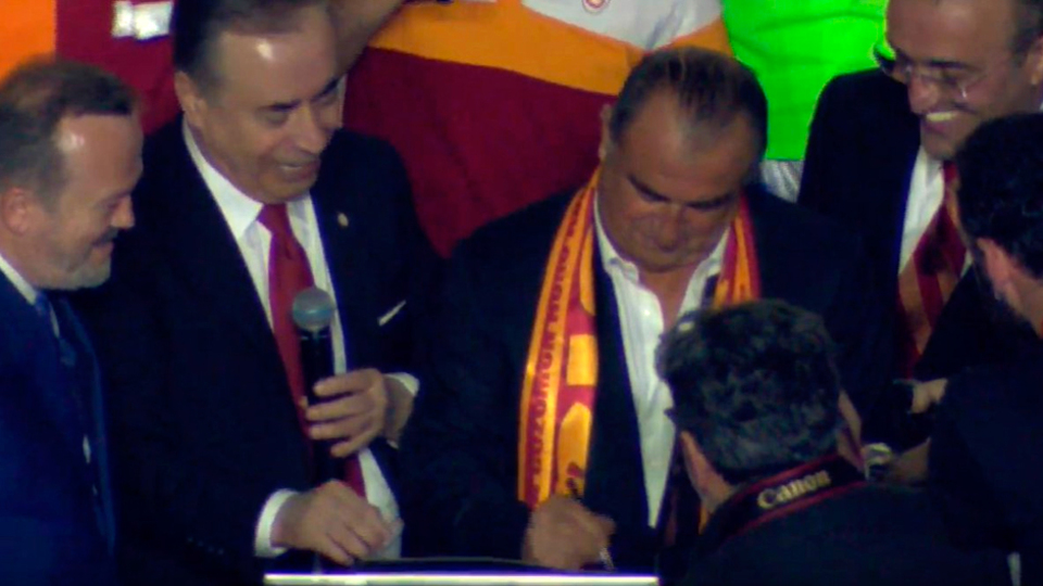 Büyük sürpriz! Fatih Terim imzayı attı