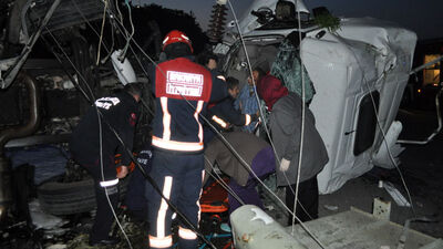 Akaryakıt tankeri ile arı yüklü kamyonet çarpıştı: 1 ölü, 5 yaralı