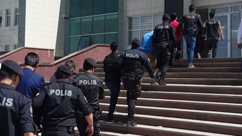 FETÖ'den 5 rütbeli asker tutuklandı!