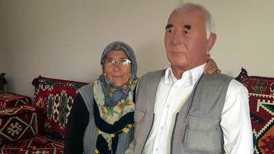 Babalarının balmumu heykelini yaptılar