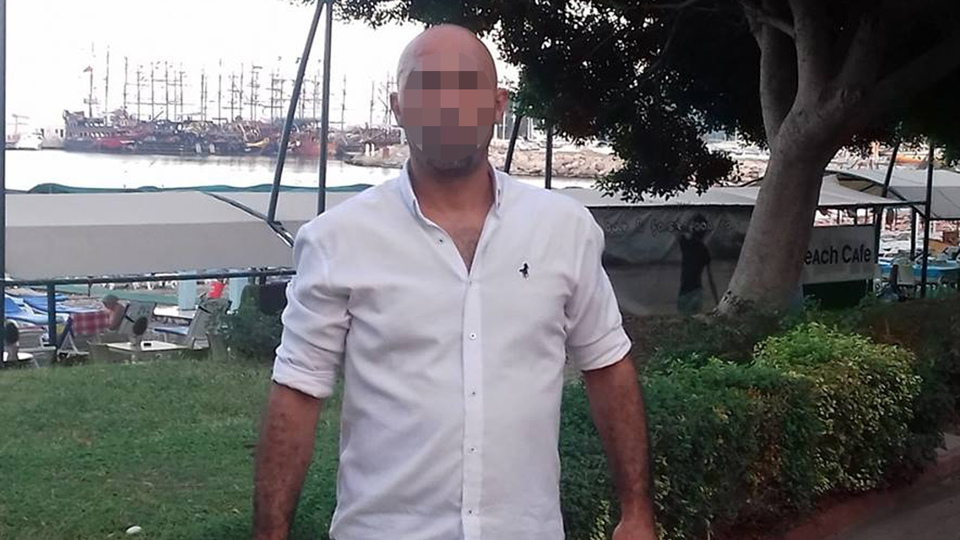 'Bizde ispiyonun sonu budur' dedi ve kulağını kesti