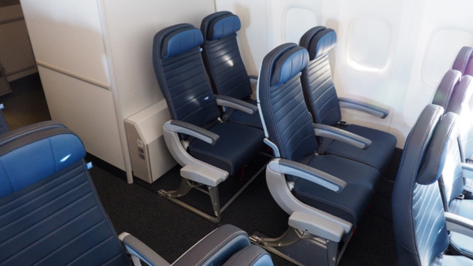 Uçakların en rahatsız edici koltukları!