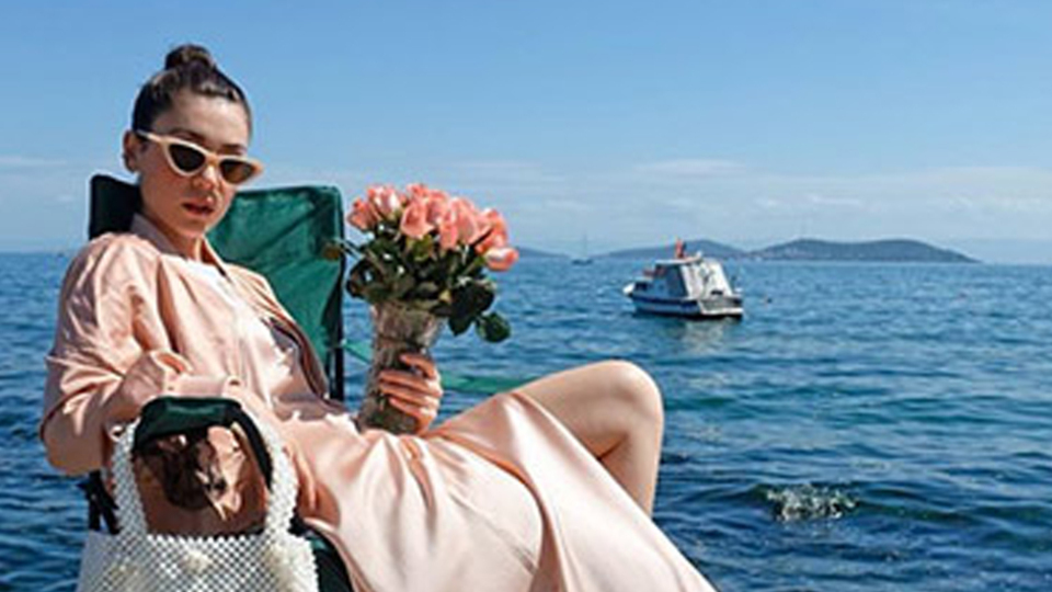 "El alem görsün ne arkadaşlar var"