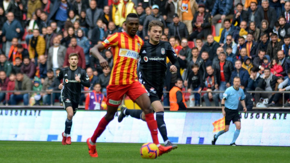 Mensah 3 yıllık sözleşme imzaladı