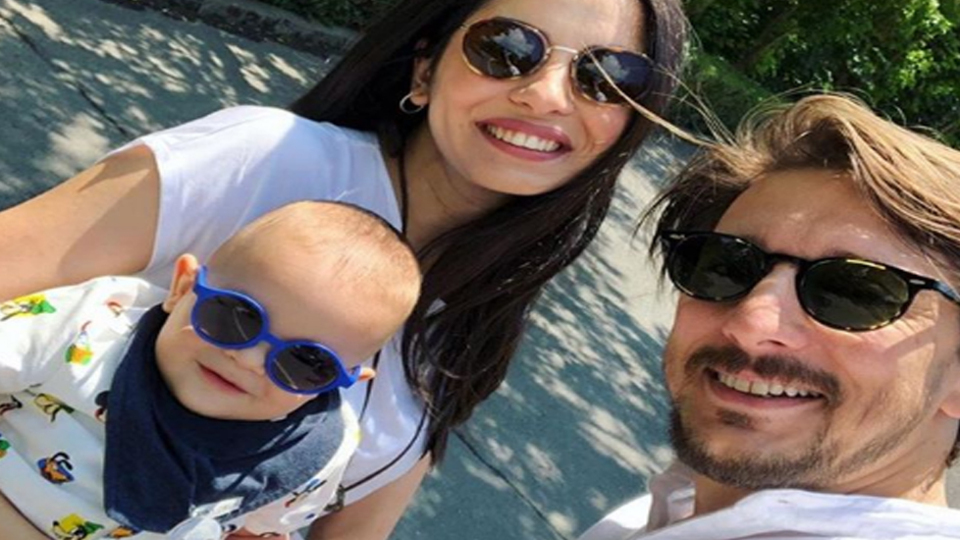 Ünlü çiftten pazar pozu