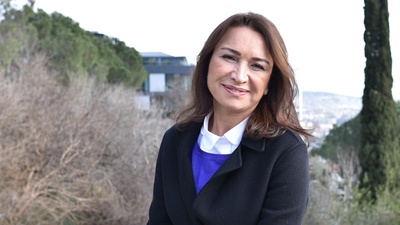 Demet Akbağ'dan iki ay sonra bir ilk