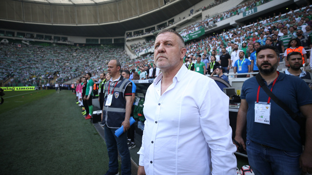 Mesut Bakkal ayrıldı