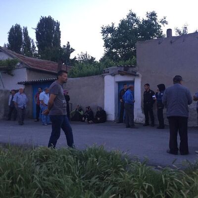 Evin bahçesinde ölü bulundular