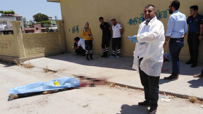 Sokakta boğazını keserek öldürdü!