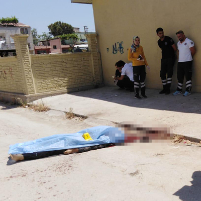 Sokakta boğazını keserek öldürdü!