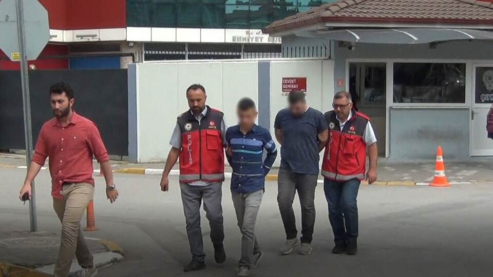 Kar maskeli hırsızlar nefes kesen kovalamacayla yakalandı