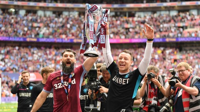 Aston Villa, Premier Lig'e döndü