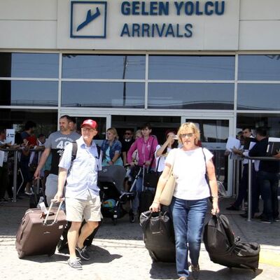 Antalya'ya gökten turist yağdı!