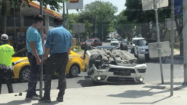 İstanbul'da trafiği kilitleyen kaza!