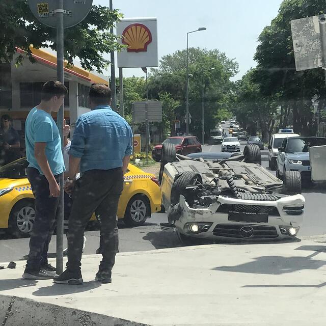 İstanbul'da trafiği kilitleyen kaza!