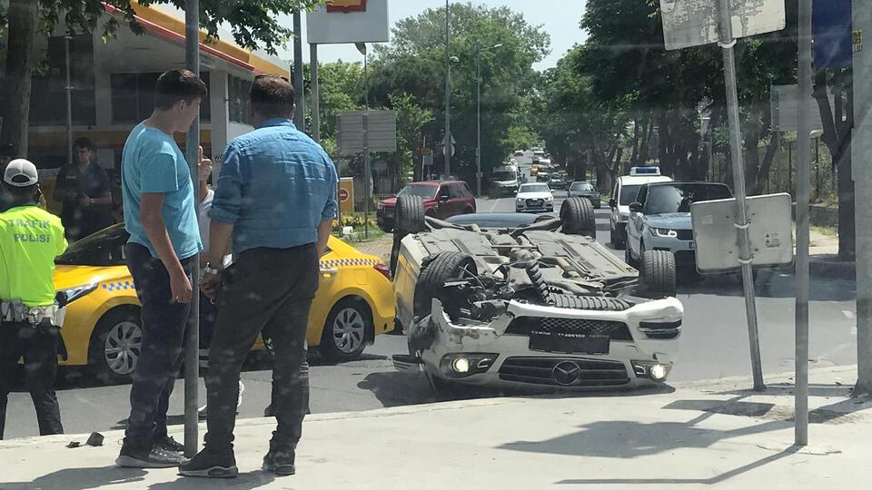 İstanbul'da trafiği kilitleyen kaza!