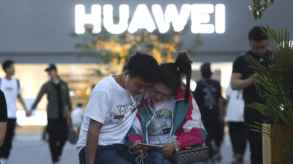 Çin'in Ankara Büyükelçisi'nden Huawei açıklaması