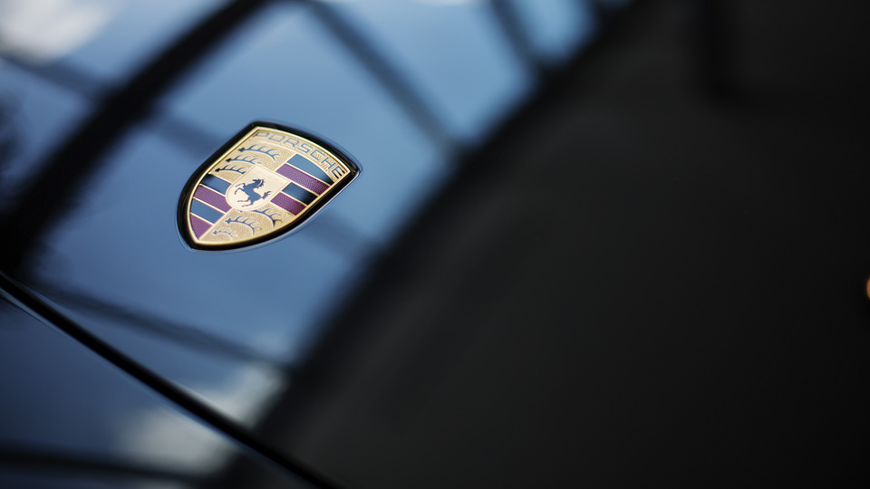 Porsche'ye büyük baskın!