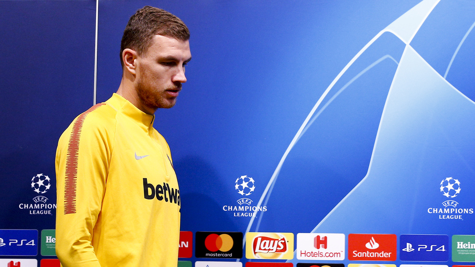 Dzeko imzayı atıyor!