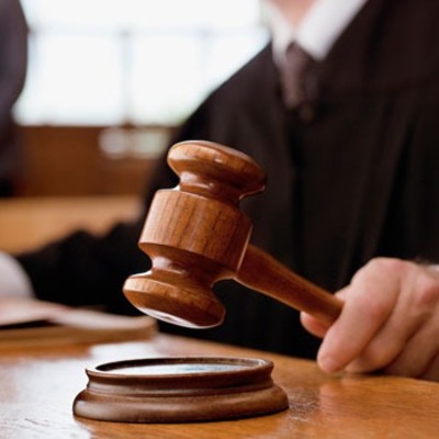 'Etek boyu' tartışmasında hakim açığa alındı