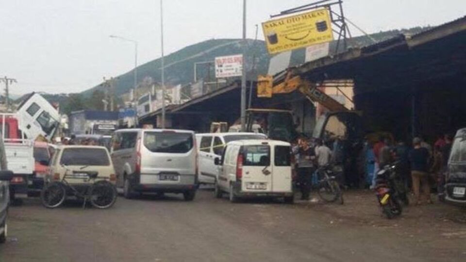 İş makinesi altında feci ölüm