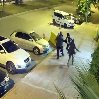 Eski eşe önce tokat, sonra uçan tekme!