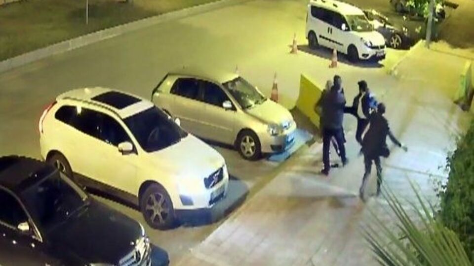 Eski eşe önce tokat, sonra uçan tekme!