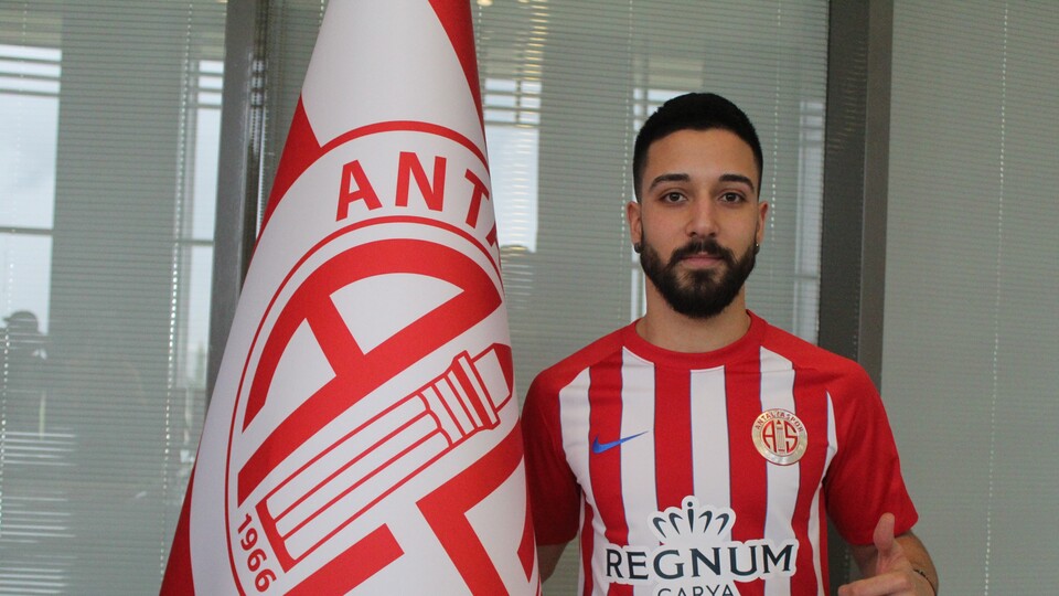Antalya Tarık Çamdal'la 1 yıl uzattı