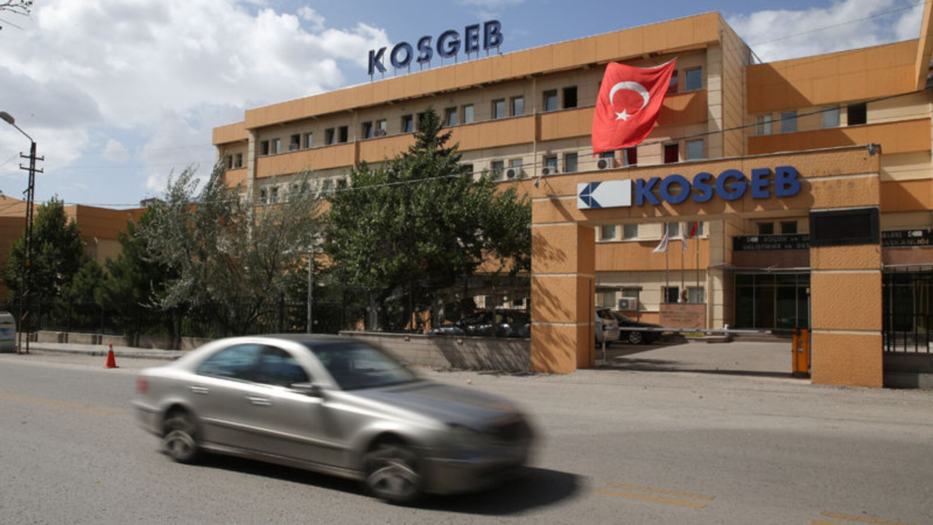 FETÖ'nün KOSGEB Davasında İstenen Cezalar Açıklandı: 26 Sanığa 15 Yıla Kadar Hapis