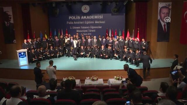 Polis Akademisinde yabancı öğrencilerin mezuniyet heyecanı