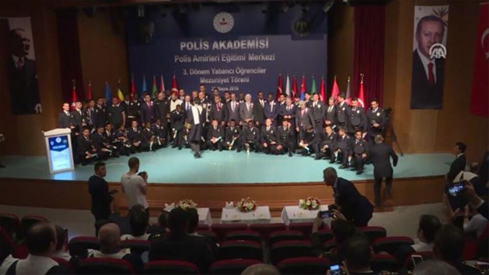 Polis Akademisinde yabancı öğrencilerin mezuniyet heyecanı
