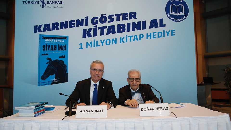 Karnesini gösterene Siyah İnci