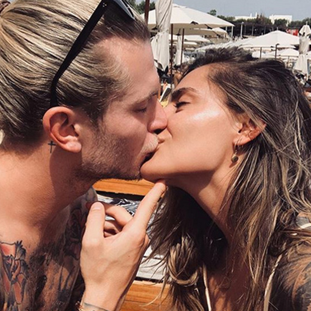 Karius'tan aşk pozu