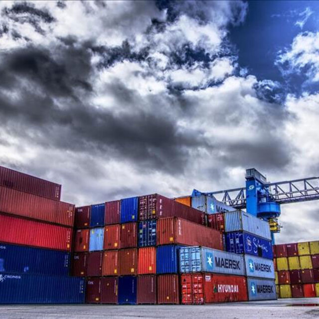 Dış ticaret açığı Nisan'da yüzde 55.6 azaldı